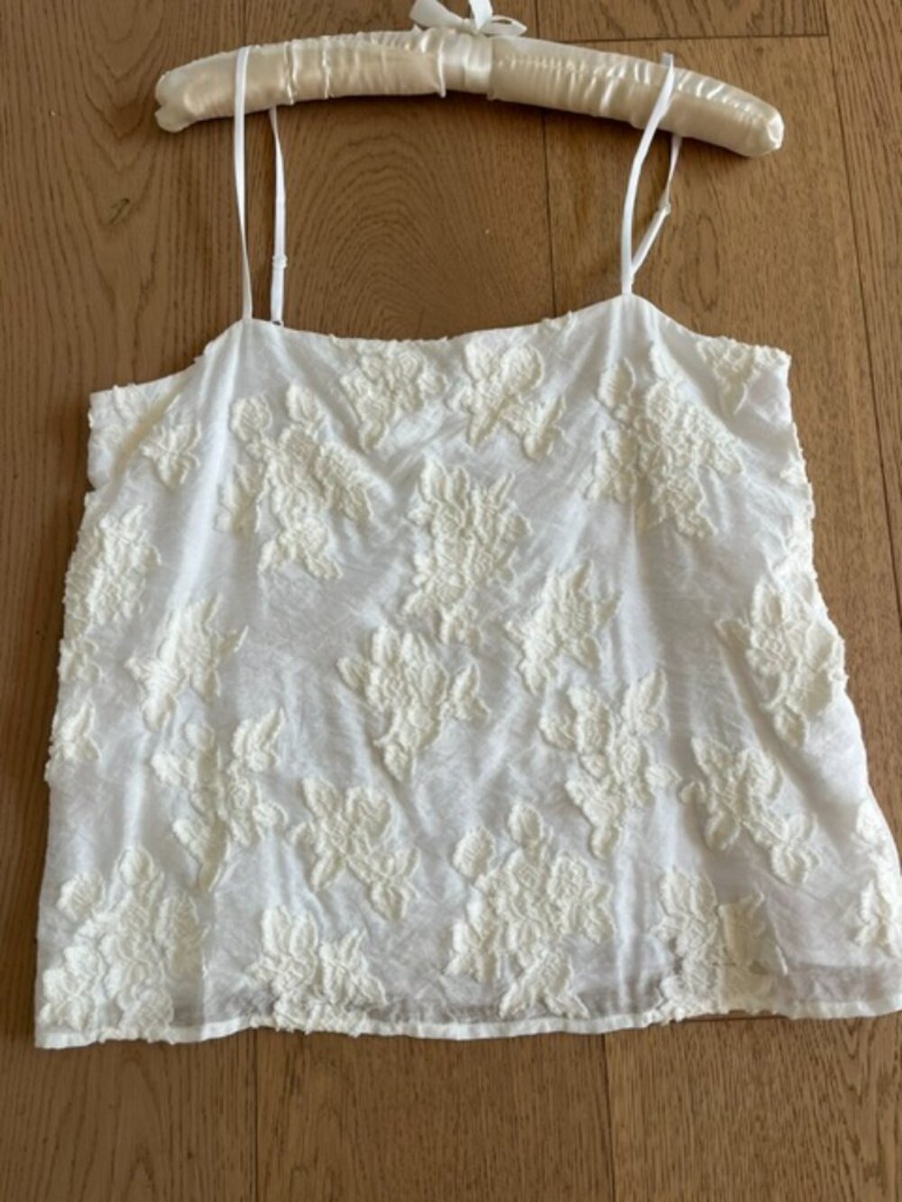 VINCE SPAGHETTI STRAP TOP - SIZE M- FULLY LINED